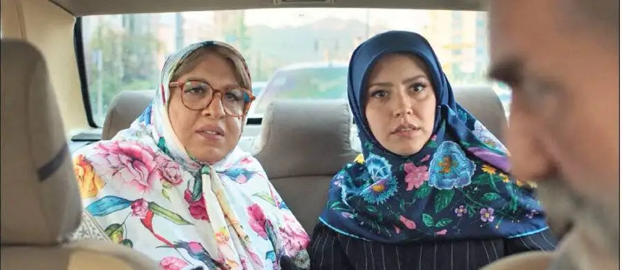 روزگار تلخی که لباس زنانه بر تن (رضا عطاران) کردن، خوب می خنداند! - از 95 میلیارد فروش هفته سینمای ایران، 68 میلیارد سهم (خانوم والده) شد