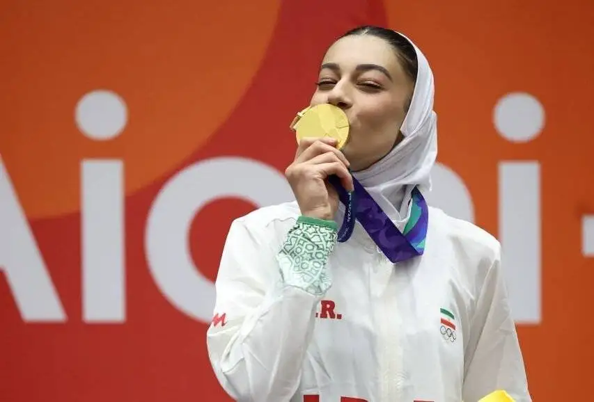 سورپرایز میلیاردی سردار آزمون برای ساغر و فاطمه + عکس