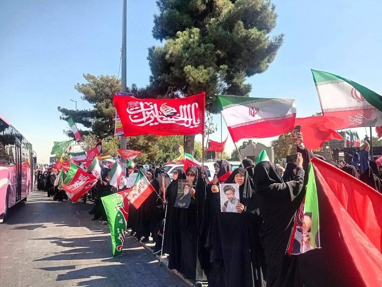 بزرگترین زنجیره انسانی جان فدایان (دانشگاه ایران) در مشهد + ویدیو