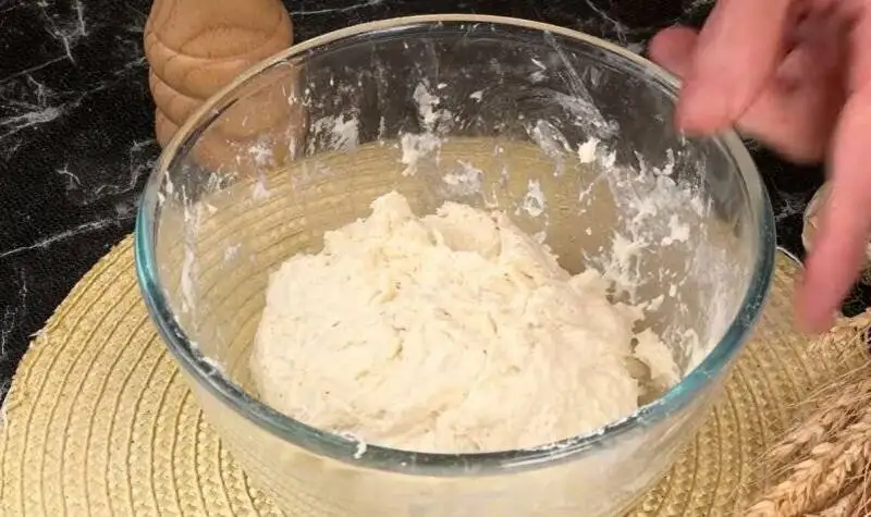 درست کردن نان تابه ای فوری با ماست و یک پیمانه آرد