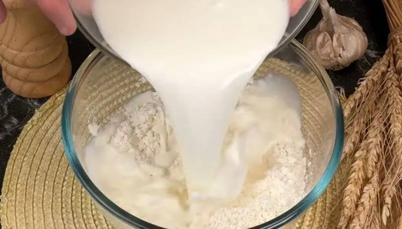 درست کردن نان تابه ای فوری با ماست و یک پیمانه آرد
