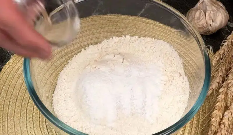 درست کردن نان تابه ای فوری با ماست و یک پیمانه آرد