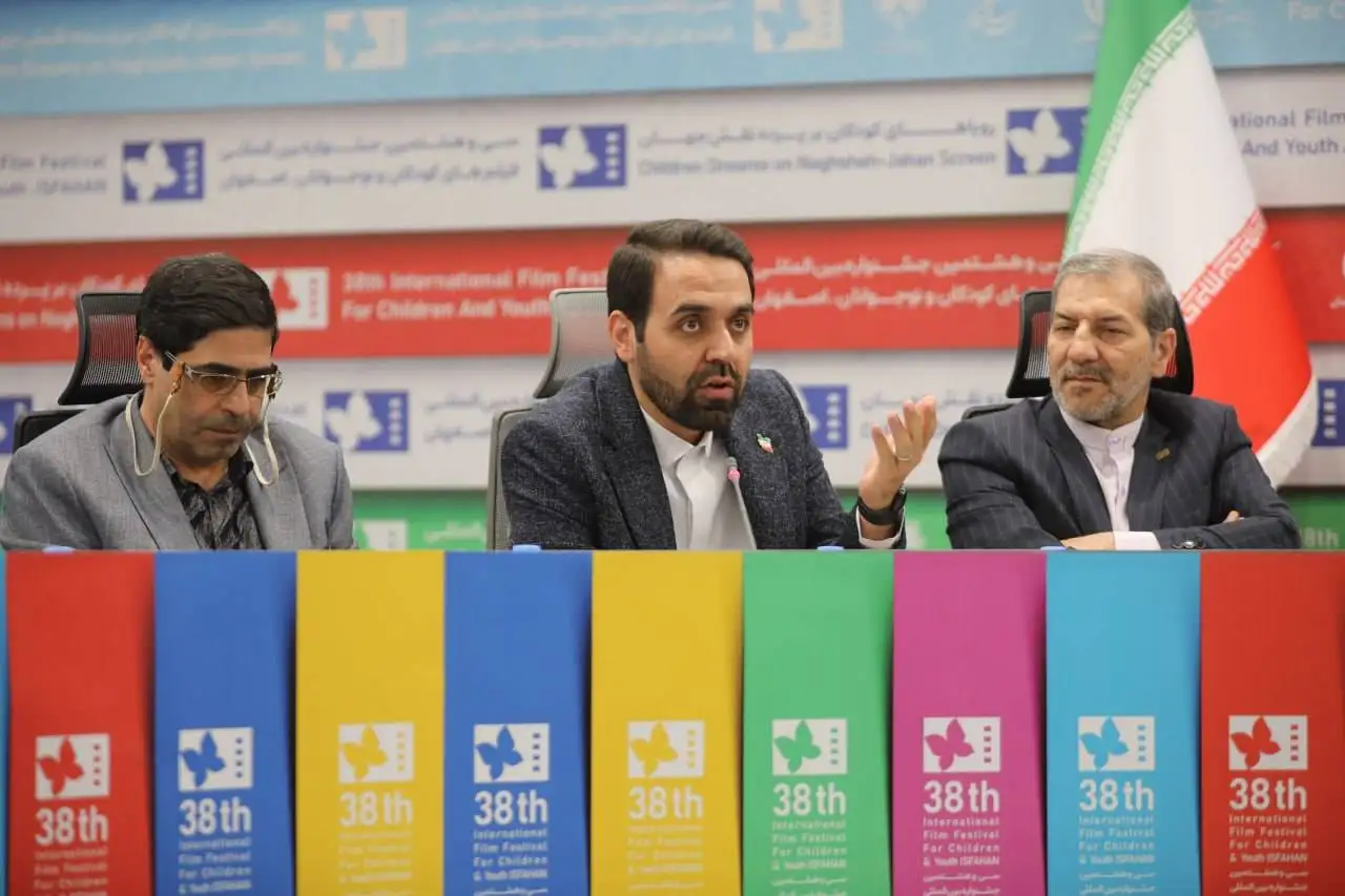 تفاهم نامه تشکیل دبیرخانه دائمی جشنواره فیلم کودک در اصفهان به امضا رسید