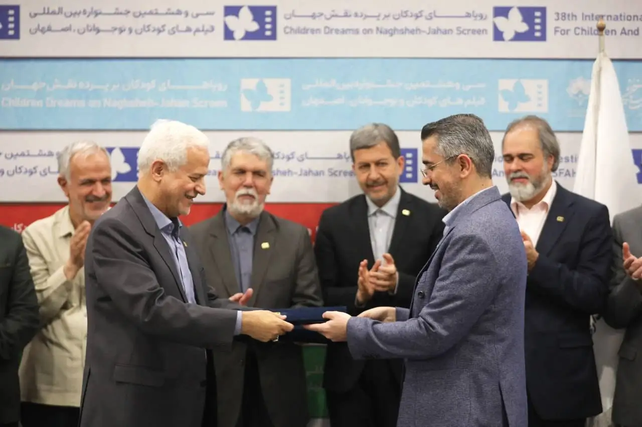 تفاهم نامه تشکیل دبیرخانه دائمی جشنواره فیلم کودک در اصفهان به امضا رسید