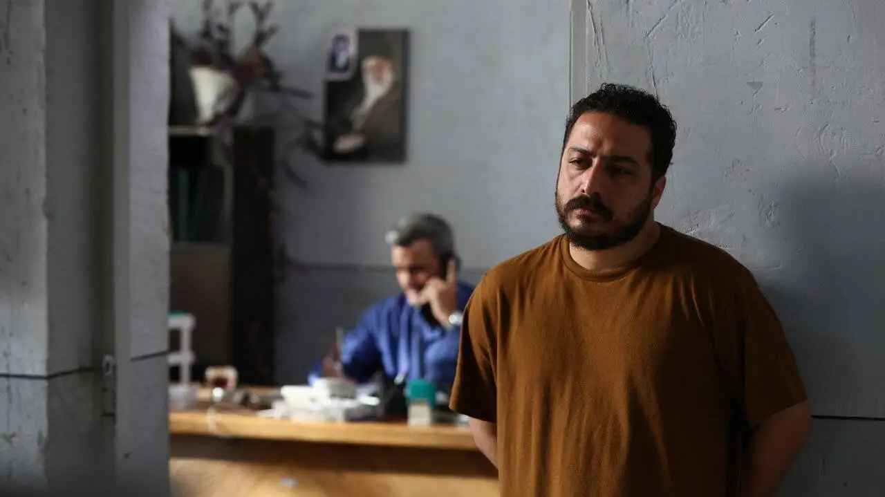 این تماس از زندان و تماس گیرنده زندانی است - تنهایی سرنوشت ناگزیر همه آدم هاست و زندانی، تنهاتر است