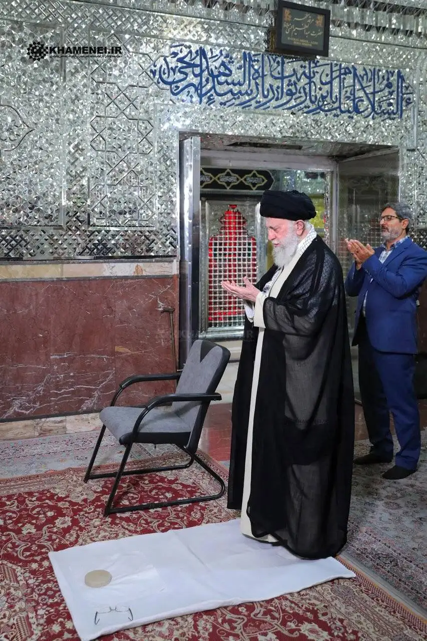 تصویر محافظ رهبر شهید که 9 اسفند به شهادت رسید + عکس