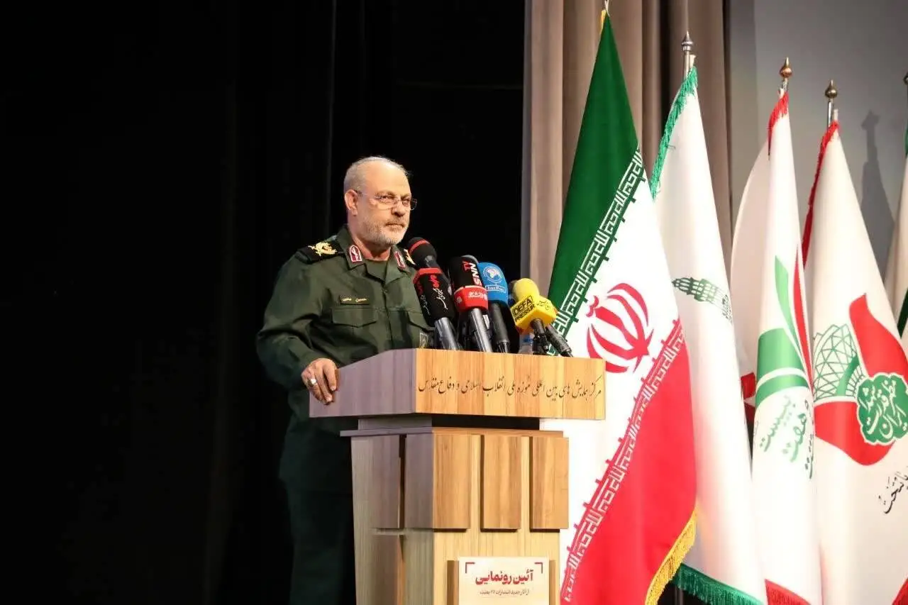 از 14 کتاب ادبیات پایداری رونمایی شد