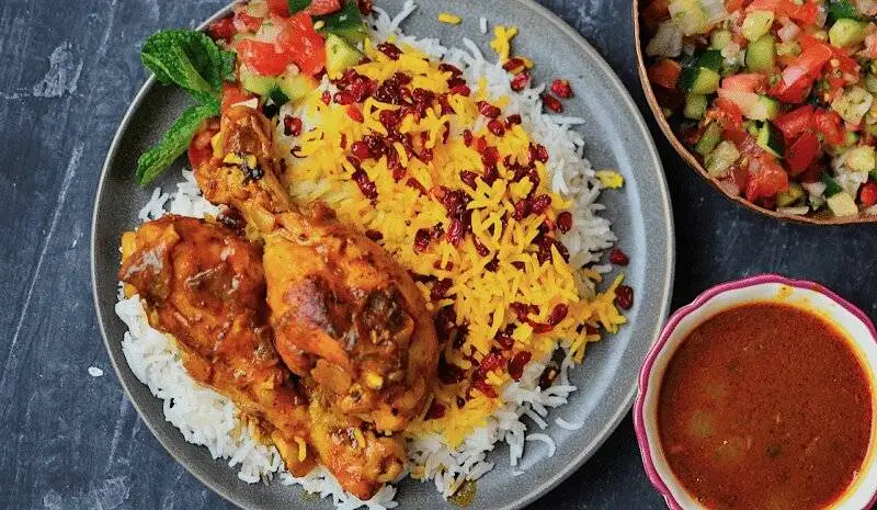 فوت و فن تهیه زرشک پلو با مرغ؛ چه کار کنیم مرغ خوشرنگ شود؟ + روش تهیه