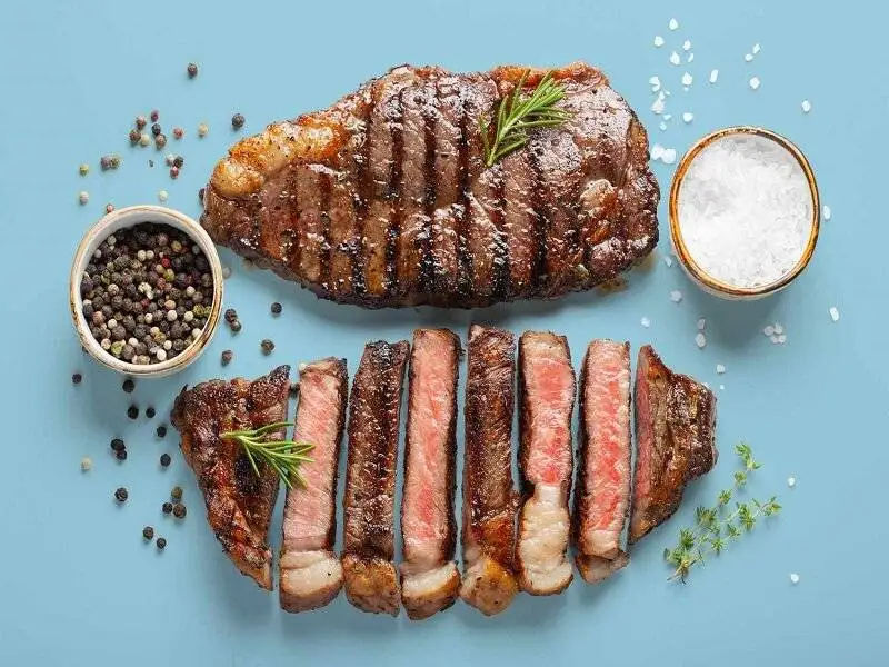 استیک گوشت گریل؛ کلاسیک، آبدار و حرفه ای