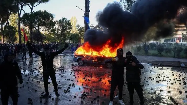 از (انقلاب فلامینگو) تا خیابان های سنگربندی شده؛ خشم آلبانیایی ها از فساد و هتل سازی کوشنر