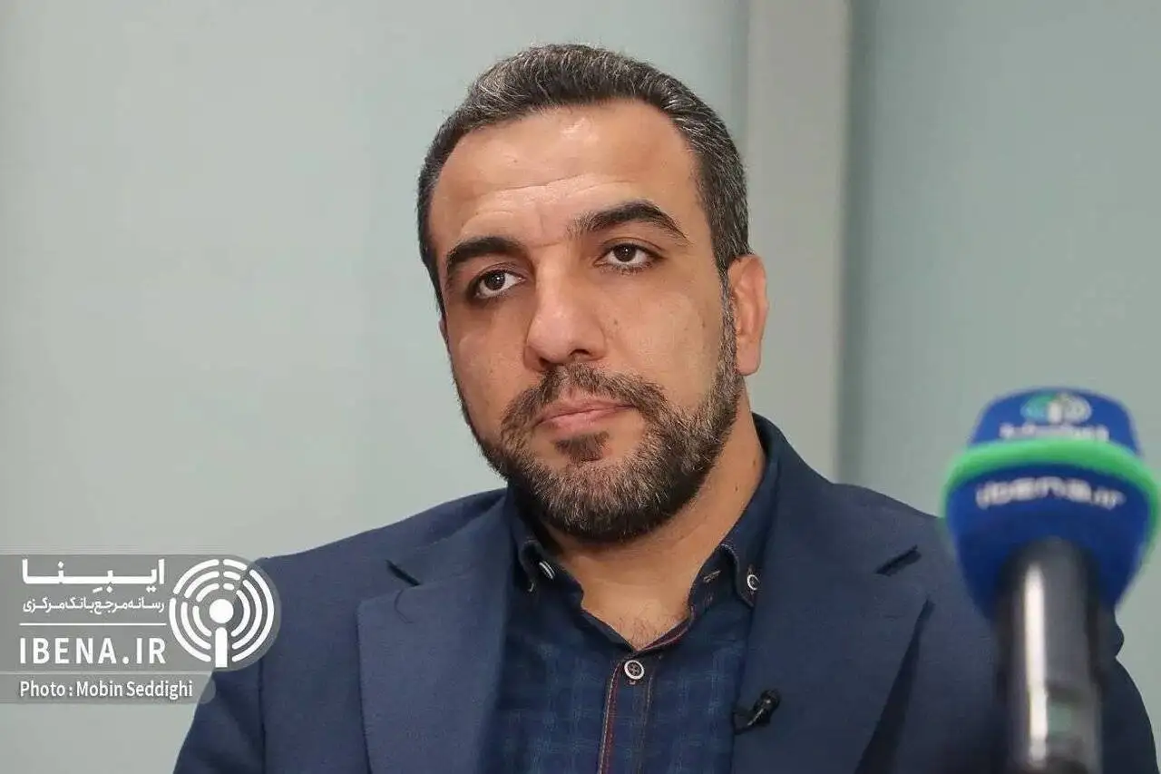 فرزانی، تحلیل گر حوزه پولی : عرضه 10 هزار دلار به هر نفر توانست روند صعودی قیمت ارز را متوقف کند و انتظارات روانی را تا حدی مهار کند