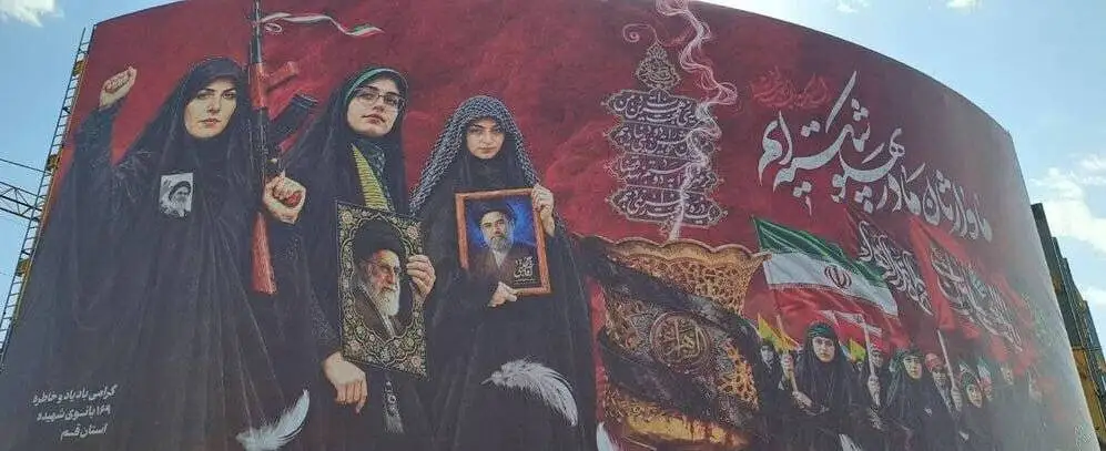 اعتراض خبرگزاری جماران به بیلبوردهای شهر قم و عکس کوچک از امام - (مگر نه اینکه این انقلاب بی نام خمینی در هیچ جای جهان شناخته شده نیست)+ عکس