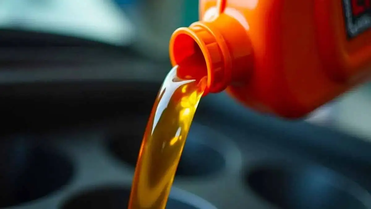 آیا می توانیم دو نوع روغن متفاوت در موتور ماشین بریزیم؟