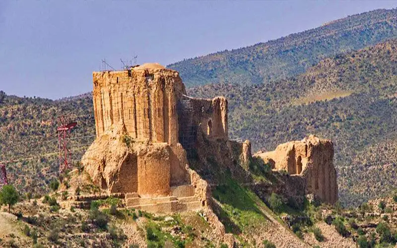 قلعه های افسانه ای - بررسی شاهکارهای بی بدیل معماری دفاعی که در اقلیم های گوناگون این مرزوبوم جا خوش کرده اند