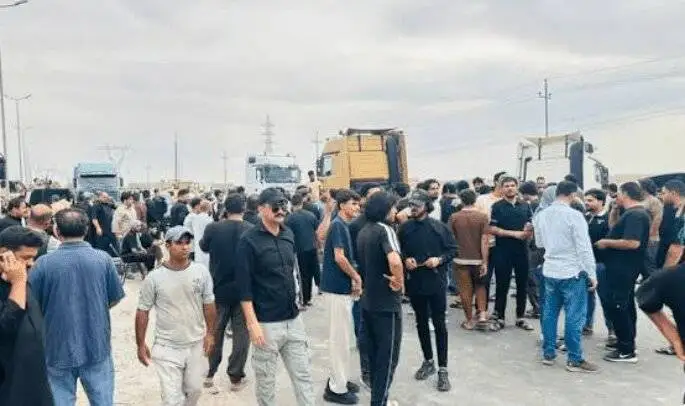 رانندگان معترض عراقی به خیابان آمدند؛ بسته شدن مرز چذابه تا کی ادامه دارد؟  -  قاچاق مواد مخدر یا پولشویی در این گذرگاه صحت دارد؟ + تصاویر و ویدئو