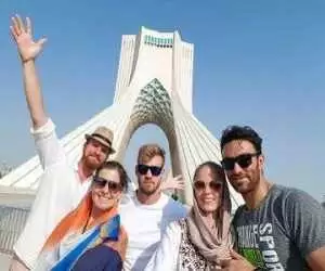 استخدام اینفلوئنسر خارجی برای تبلیغ ایران؛ پلمب های گسترده به گردشگری آسیب زده -  (گردشگر خارجی که بله و ایتا ندارد)