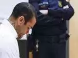 لحظه حضور مدافع معروف و سابق بارسلونا در دادگاه به جرم تعرض + ویدیو  -   قرار وثیقه چندمیلیون دلار است؟