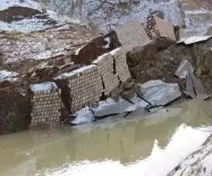 ویدیو  -  تصاویری تلخ از سیلاب سنگین جاده شیراز - کازرون