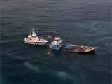 عملیات ویژه برای نجات جان 7 خدمه لنج باری غرق شده در آب  های اطراف جزیره قشم