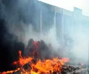 ویدیو  -  نخستین تصاویر از آتش سوزی انبار محصولات در میدان مهارت شیراز