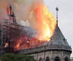 ویدیو  -  ساختمان تاریخی دانمارک در آتش سوخت