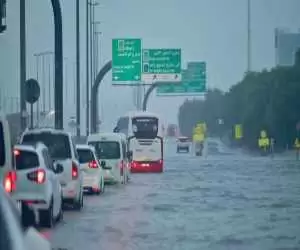 (فیلم) فروریختن یک جاده در العین امارات در اثر بارش باران