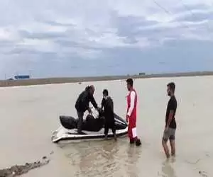 نجات جان 5 نفر از محاصره سیلاب و طغیان رودخانه گز شهرستان سیریک