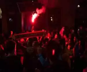 ویدیو  -  به آتش کشیدن پیراهن عثمان دمبله توسط هواداران بارسلونا!