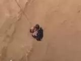(فیلم) عملیات امداد هوایی برای نجات سیل زدگان در عمان