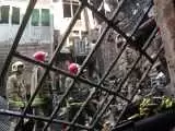 ویدیو  -   آتش سوزی شدید در شرق تهران؛ حبس کارگران در اتاقک ها