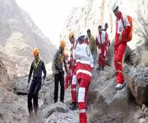 نجات 2 کوهنورد غیربومی در ارتفاعات شیرز