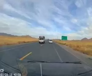ویدیو  -  عاقبت سبقت غیرمجاز، راننده را به کام مرگ کشاند!