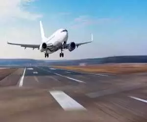 این هواپیما هنگام برخاستن از فرودگاه یک چرخ خود را از دست داد  -  ویدئو