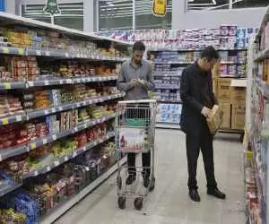 ایرانی ها سوءتغذیه ندارند، اما 50 درصد حقوق شان را خوراکی می  خرند  -  کاهش سرانه مصرف یک خوراکی در کشور  -  چرا لبنیات در شاخص کاهش مصرف محاسبه نمی شود؟