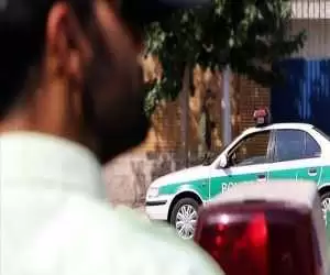 (فیلم) صحنه دیدنی از کمک پلیس وظیفه شناس به یک پیرمرد