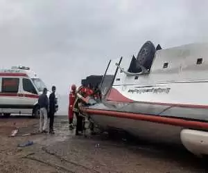 تصادف شدید اتوبوس مسافربری با تریلی در جاده مهریز + وضعیت مصدومان