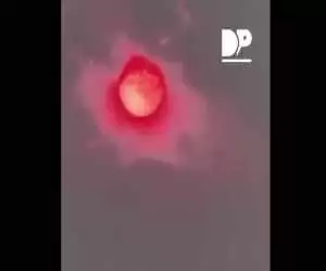 (فیلم) خورشید قرمز رنگ در آسمان چین پدیدار شد