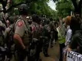 ویدیو  -  لحظه پرتاب فیلم  بردار شبکه خبری فاکس 7 به زمین هنگام پوشش زنده اعتراضات