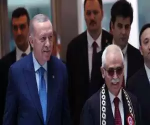 ویدیو  -  حرکت جالب اردوغان قبل از ورود به دادگاه با چاشنی شانه!