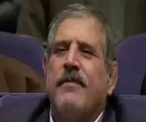 (فیلم) خنده های زیرپوستی عباس جدیدی هنگام سخنرانی علیرضا دبیر