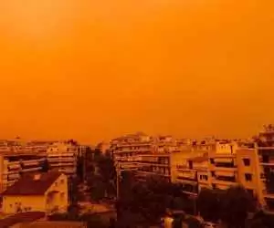 (فیلم) چرا آسمان آتن نارنجی شد؟