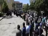 ویدیو  -  اقامه نماز جماعت در مقابل دانشگاه تهران؛ دانشجویان به میدان آمدند