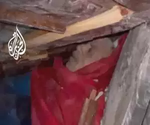 (فیلم) نماز خواندن پیرمرد فلسطینی زیر آوار!
