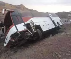 واژگونی اتوبوس در اتوبان زنجان ؛ 24 نفر مصدوم و فوت شدند