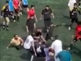 جزئیات حادثه ضرب و شتم داور مسابقه فوتبال پایه ایران + ویدئو  -  با اعلام آفساید این حادثه رخ داد