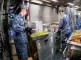 ویدیو  -  نحوه سرو کردن غذا توسط نیروهای نظامی آمریکا در زیر دریایی