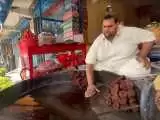 (فیلم) پخت دیدنی غذای معروف افغانستان به سبک آدم خان