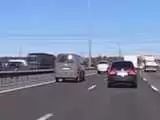 ویدیو  -  تصادف ناگوار در بزرگراه به علت کاهش ناگهانی سرعت!