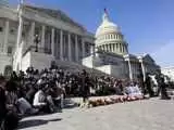 ویدیو  -  نصب پرچم ایران  و تصویر رهبر انقلاب در مقابل کنگره آمریکا