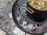 (فیلم) روش متفاوت روستاییان هندی برای طبخ آبگوشت زغالی